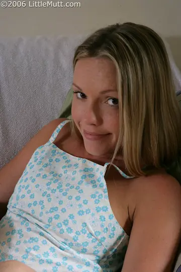Trisha Uptown – Slim Blonde MILF Masturbates with Toys in Panties and Socks