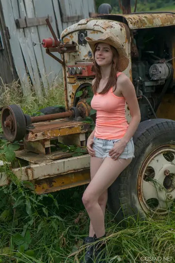 April Grantham – Redhead MILF Flaunts Her Ass in Shorts by Boxcar
