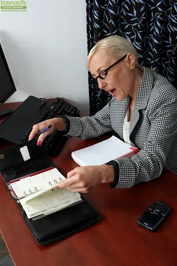 Busty Short-Haired Secretary Fingers Herself at the Office