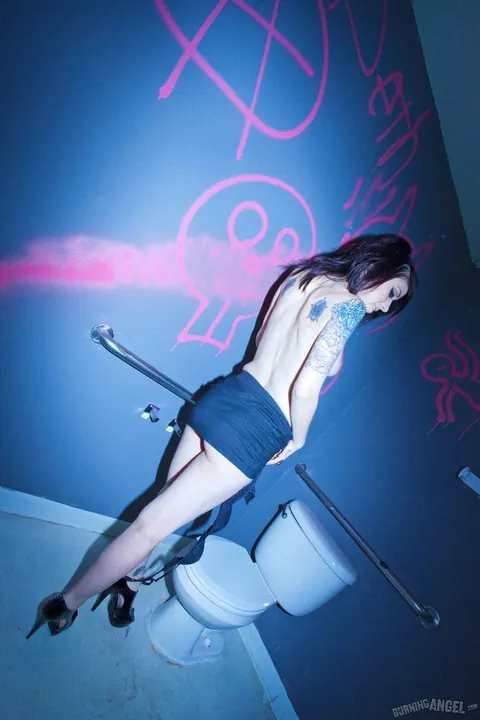 Ladie Lane: Short-Haired Brunette Strips and Spreads in the Bathroom – photo 10 of 17