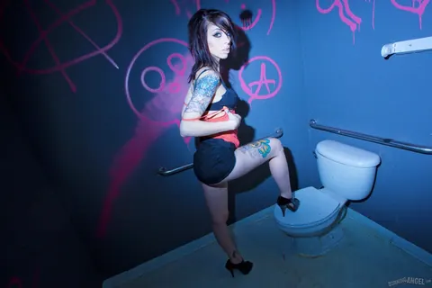 Ladie Lane: Short-Haired Brunette Strips and Spreads in the Bathroom – photo 3 of 17