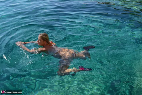 Nudechrissy: Thick Blonde MILF Poses Nude on a Speed Boat – photo 17 of 20