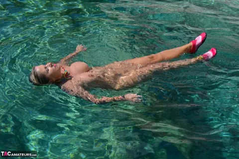 Nudechrissy: Thick Blonde MILF Poses Nude on a Speed Boat – photo 16 of 20