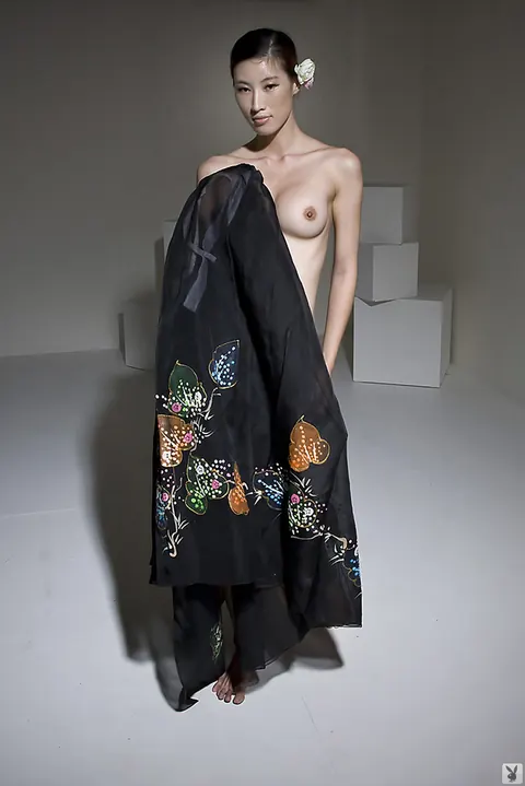 Eunkyung Oh: Korean Brunette Undresses and Displays Her Enhanced Tits – photo 15 of 16