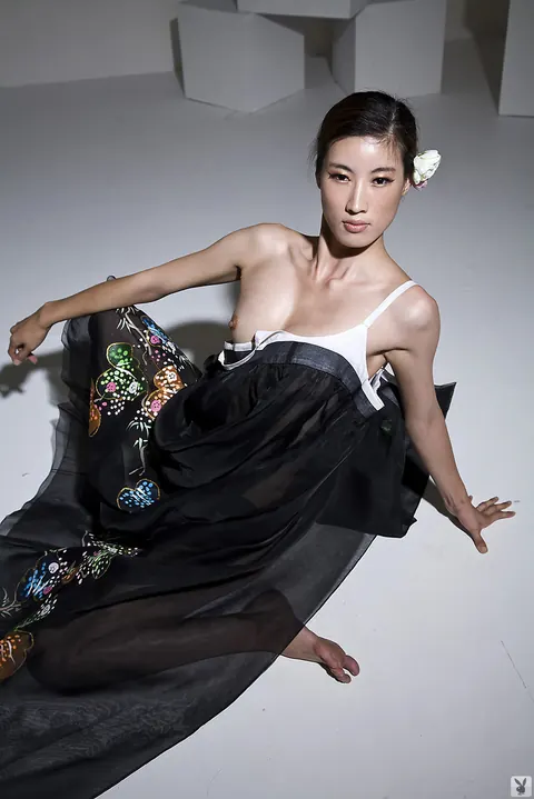 Eunkyung Oh: Korean Brunette Undresses and Displays Her Enhanced Tits – photo 4 of 16