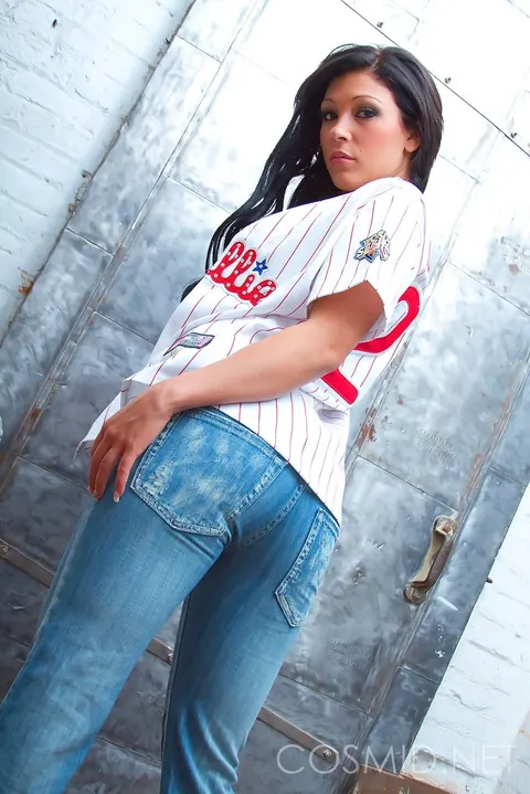 Trinity Vaughn: Thick Brunette Shows Off Her Big Tits in Jeans and Lingerie – photo 5 of 16