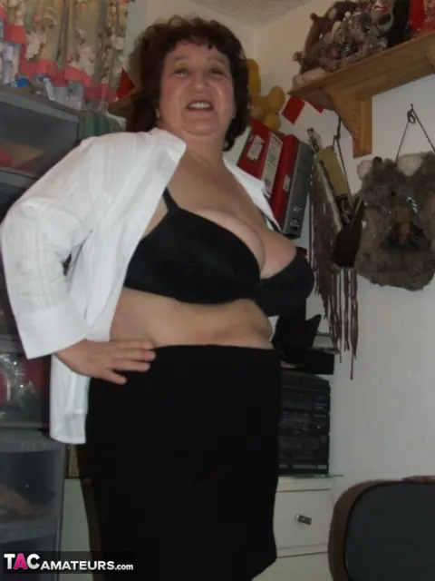 Kinky Carol: BBW Brunette Flaunts Her Big Tits in Black Lingerie and Stockings – photo 8 of 20