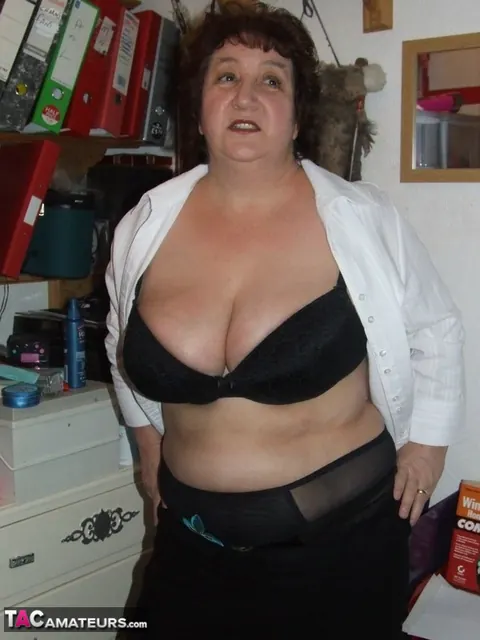 Kinky Carol: BBW Brunette Flaunts Her Big Tits in Black Lingerie and Stockings – photo 10 of 20