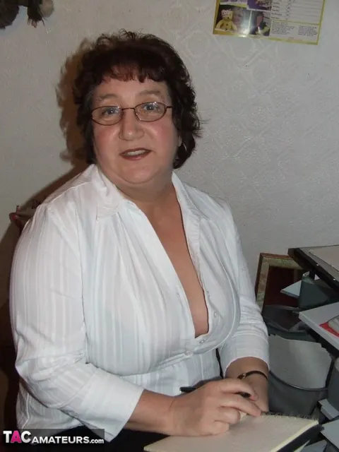 Kinky Carol: BBW Brunette Flaunts Her Big Tits in Black Lingerie and Stockings – photo 2 of 20