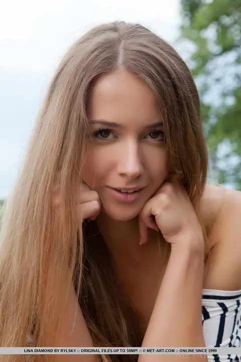 Lina Diamond: Tall European Brunette Spreads Her Shaved Pussy Outdoors – photo 2 of 18