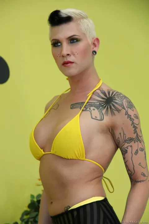 Short-Haired Trans Woman Fucks a Slim Guy Doggy Style – photo 4 of 18