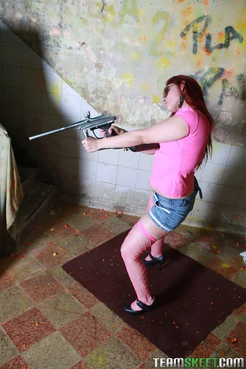 Evelyn Contreras: Latina Redhead in Glasses Strips Nude Outdoors – photo 7 of 21