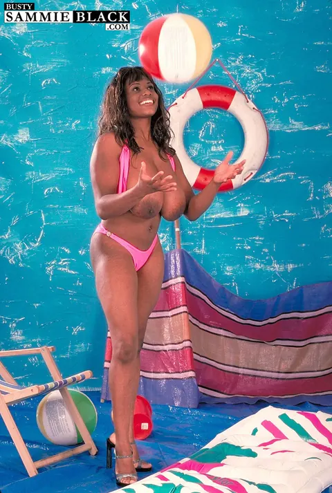 Sammie Black: Ebony MILF in a Bikini Spreads Her Pussy – photo 6 of 21