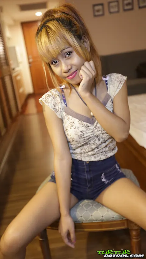 Thai Amateur Strips Off Her Panties and Spreads Open – photo 10 of 18