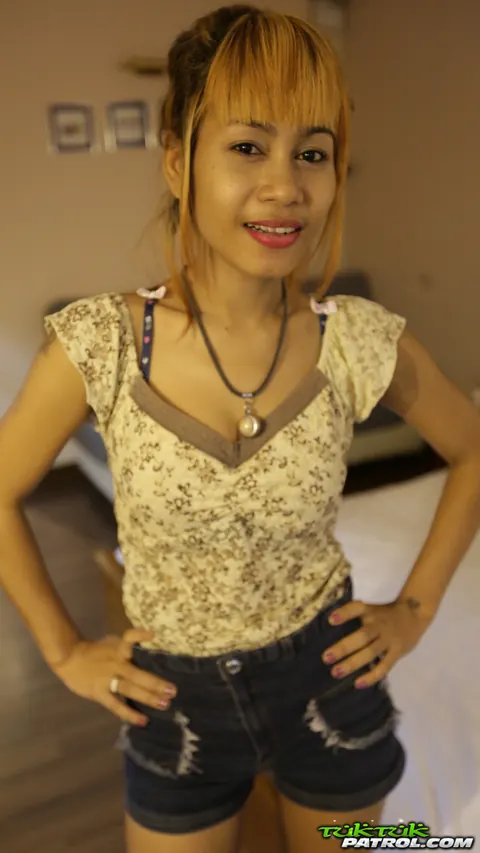 Thai Amateur Strips Off Her Panties and Spreads Open – photo 3 of 18