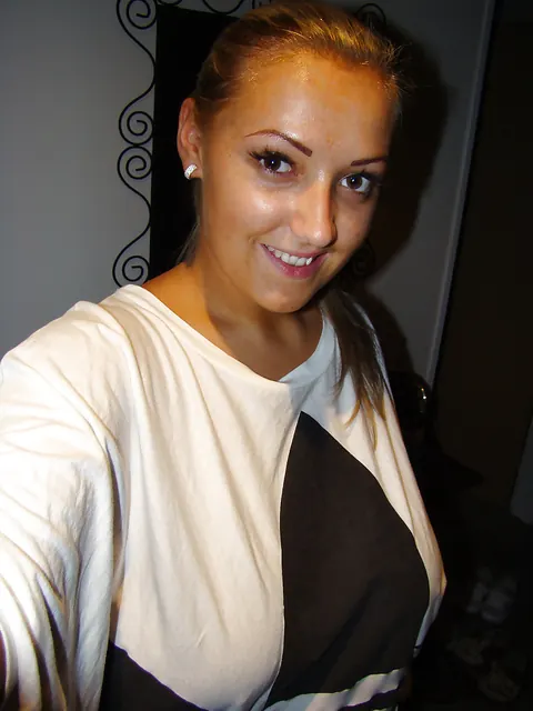 Krystal Swift: Blonde BBW Shows Her Big Natural Tits – photo 2 of 16