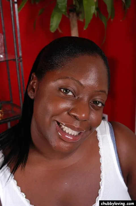 Mature Ebony BBW Spreads and Fingers Her Pussy – photo 1 of 16