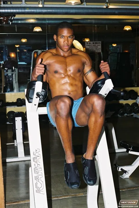 Thick Hairy Man Strips and Shows His Big Ass at the Gym – photo 11 of 21
