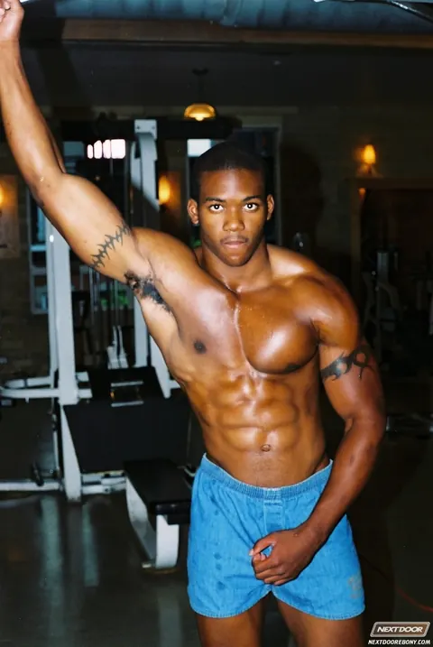 Thick Hairy Man Strips and Shows His Big Ass at the Gym – photo 15 of 21