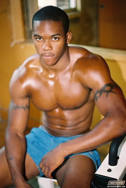 Thick Hairy Man Strips and Shows His Big Ass at the Gym – photo 16 of 21