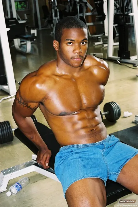Thick Hairy Man Strips and Shows His Big Ass at the Gym – photo 13 of 21