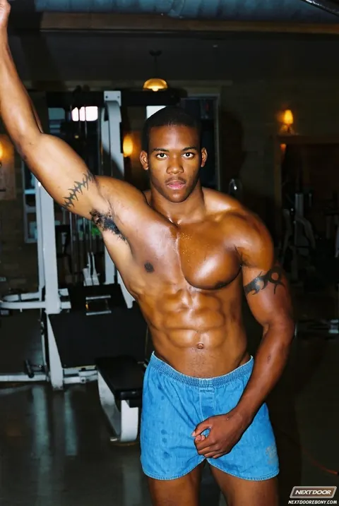 Thick Hairy Man Strips and Shows His Big Ass at the Gym – photo 14 of 21
