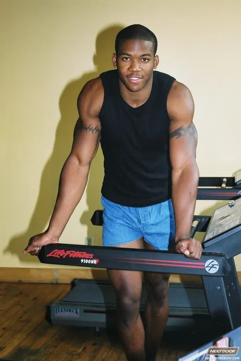 Thick Hairy Man Strips and Shows His Big Ass at the Gym – photo 6 of 21