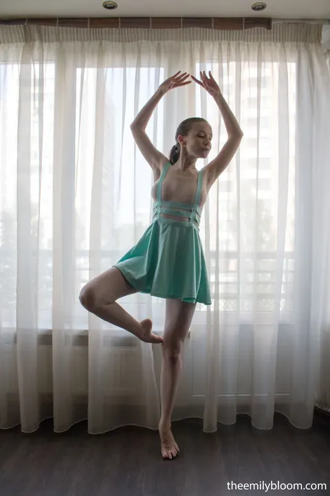 Emily Bloom: Slim Pale Brunette with Natural Tits Spreads in a Handstand – photo 2 of 16