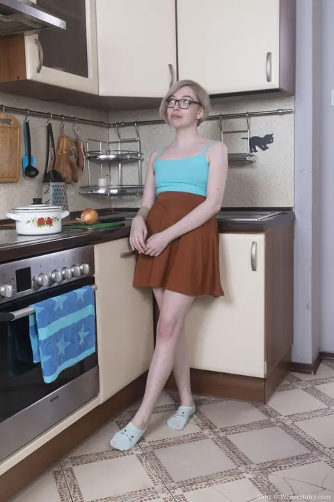 Short-Haired Blonde in Socks and Glasses Spreads in the Kitchen – photo 2 of 21