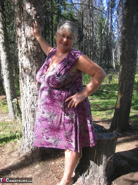 BBW in Glasses Strips Nude in the Forest – photo 6 of 20