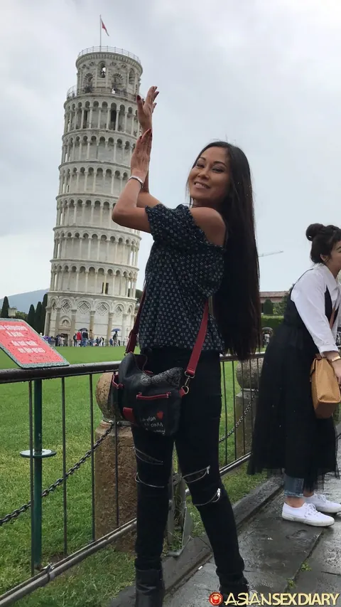 Petite Asian MILF Gets Fucked Missionary Outdoors – photo 2 of 21