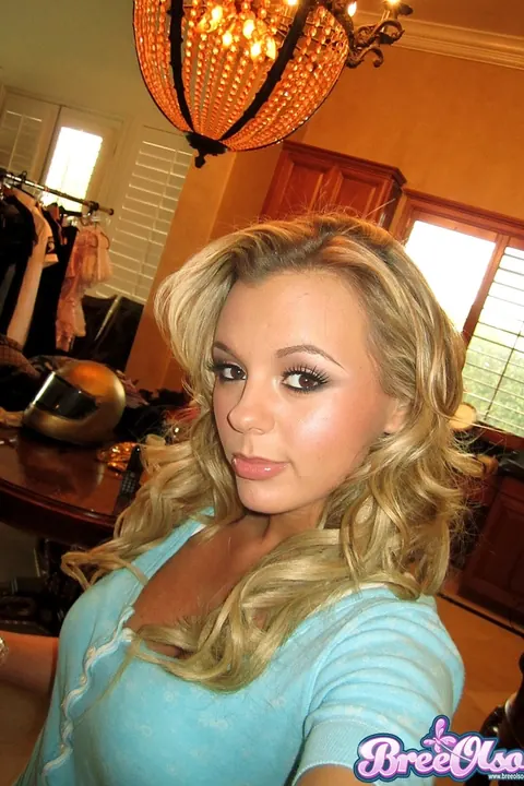 Bree Olson: Slim Blonde with Big Natural Tits Poses Outdoors – photo 6 of 17