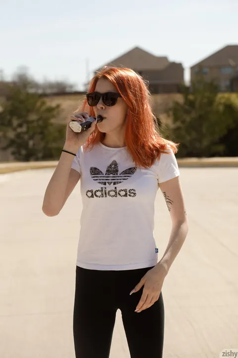 Wanda Ablee: Redhead with Glasses Reveals Her Hairy Bush in the Forest – photo 1 of 12