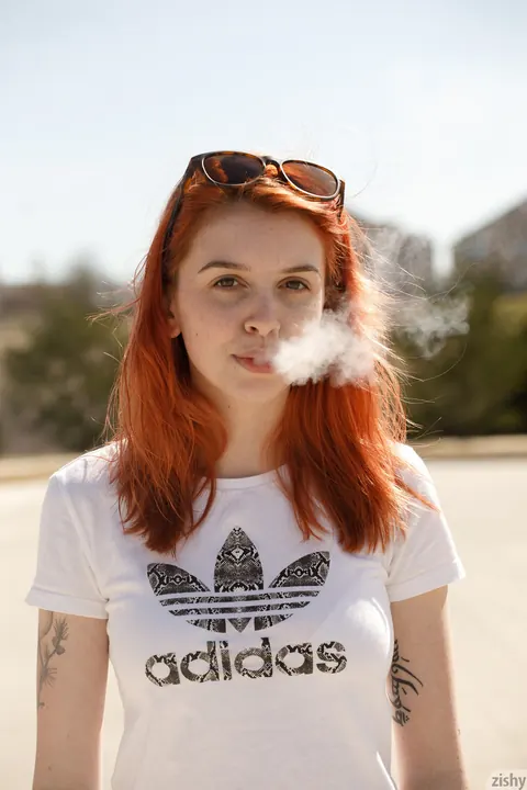 Wanda Ablee: Redhead with Glasses Reveals Her Hairy Bush in the Forest – photo 2 of 12