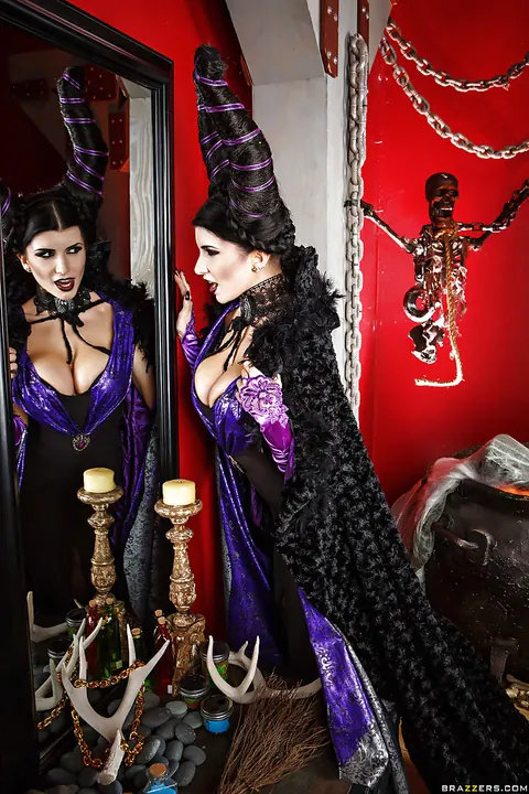 Romi Rain: Thick Brunette MILF in Halloween Costume Spreads Her Pussy – photo 5 of 16