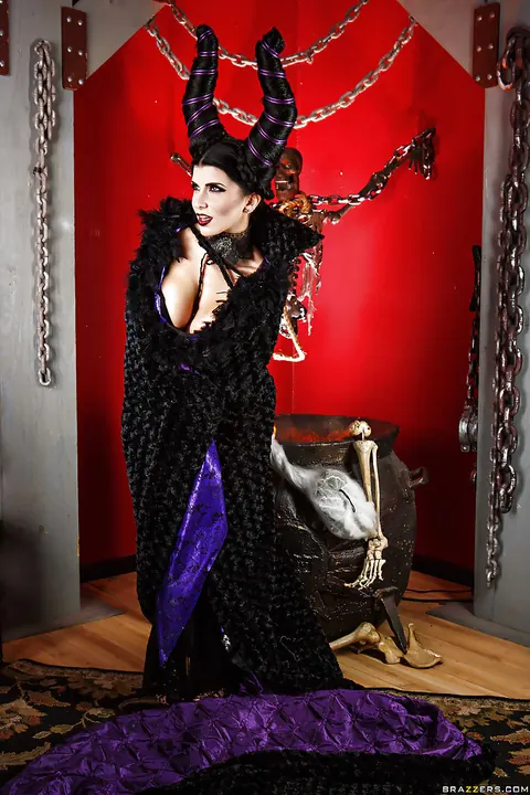Romi Rain: Thick Brunette MILF in Halloween Costume Spreads Her Pussy – photo 4 of 16