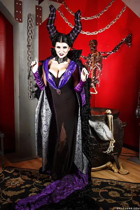 Romi Rain: Thick Brunette MILF in Halloween Costume Spreads Her Pussy – photo 7 of 16