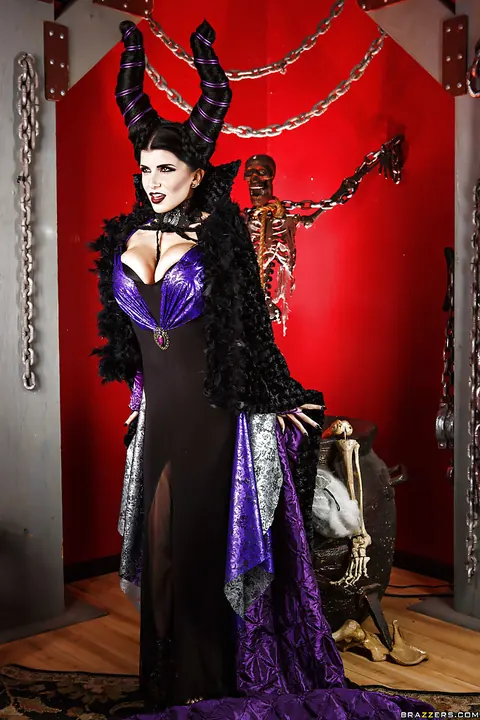 Romi Rain: Thick Brunette MILF in Halloween Costume Spreads Her Pussy – photo 3 of 16