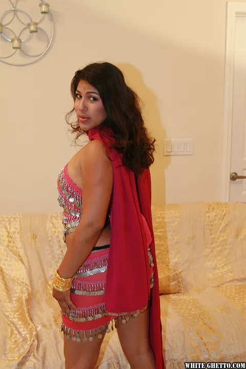 Laurie Vargas: Thick Indian MILF Lifts Her Hem to Flash Her Big Ass – photo 10 of 15
