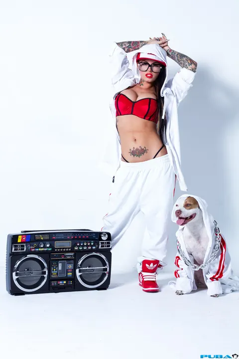 Christy Mack: Busty Brunette in Glasses Poses in Extravagant Outfit – photo 4 of 18