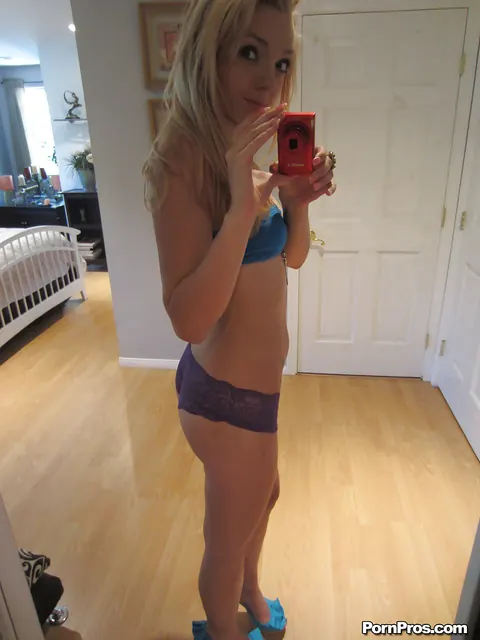 Ally Winters: Slim Blonde Fingers Her Pussy in a Selfie – photo 4 of 16