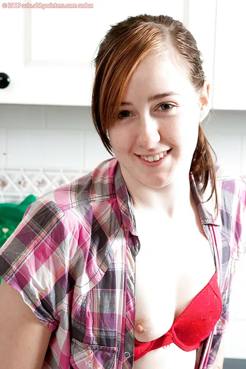 Hairy Amateur Pulls Down Her Shorts and Spreads Her Pussy – photo 3 of 16