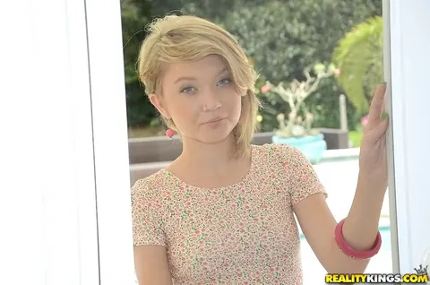 Dakota Skye: Blonde in Shorts Pulls Panties Aside to Show Her Hairy Pussy – photo 1 of 16