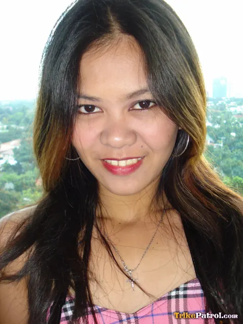Thick Filipina Bends Over in Boots and Spreads Outdoors – photo 2 of 15