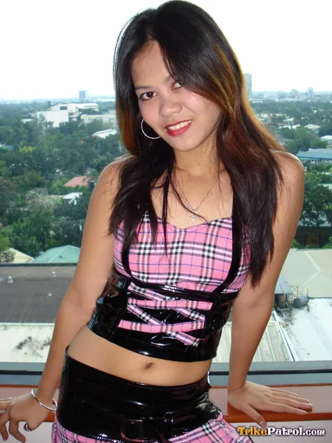 Thick Filipina Bends Over in Boots and Spreads Outdoors – photo 3 of 15