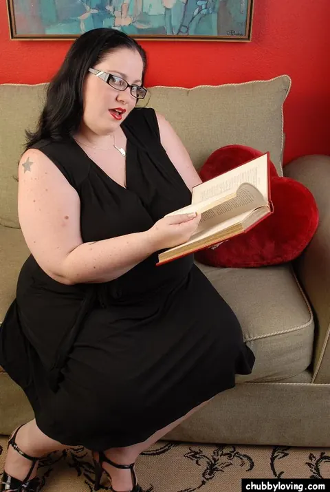 Glory Foxxx: Thick Mature Brunette Strips Out of Her Black Dress and Spreads – photo 2 of 16