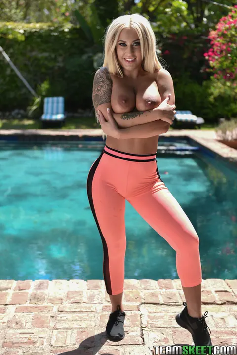 Brandi Bae: Blonde with Big Enhanced Tits Spreads Outdoors – photo 5 of 16