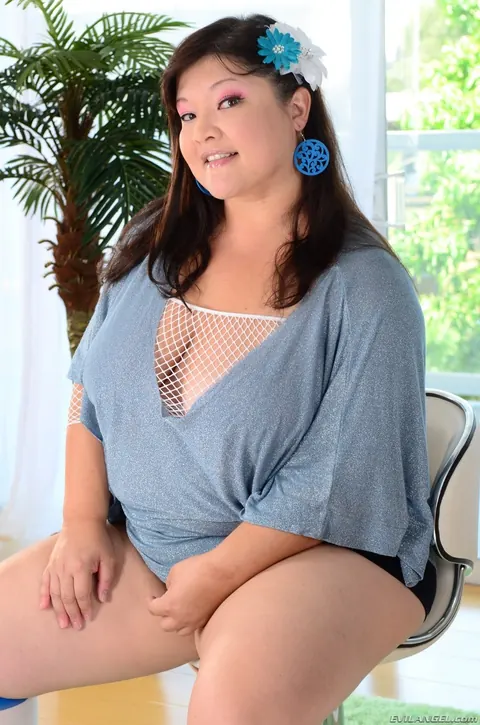 Kelly Shibari: Curvy Asian MILF Bounces on Cock in Heels and Knee Socks – photo 1 of 19
