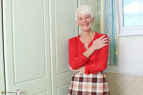 British Granny Strips Out of Her Lingerie and Stockings – photo 3 of 16