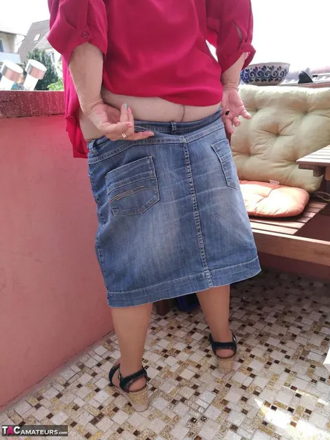 Short-Haired Woman Pulls Down Her Pantyhose and Spreads Her Pussy on the Patio – photo 19 of 20
